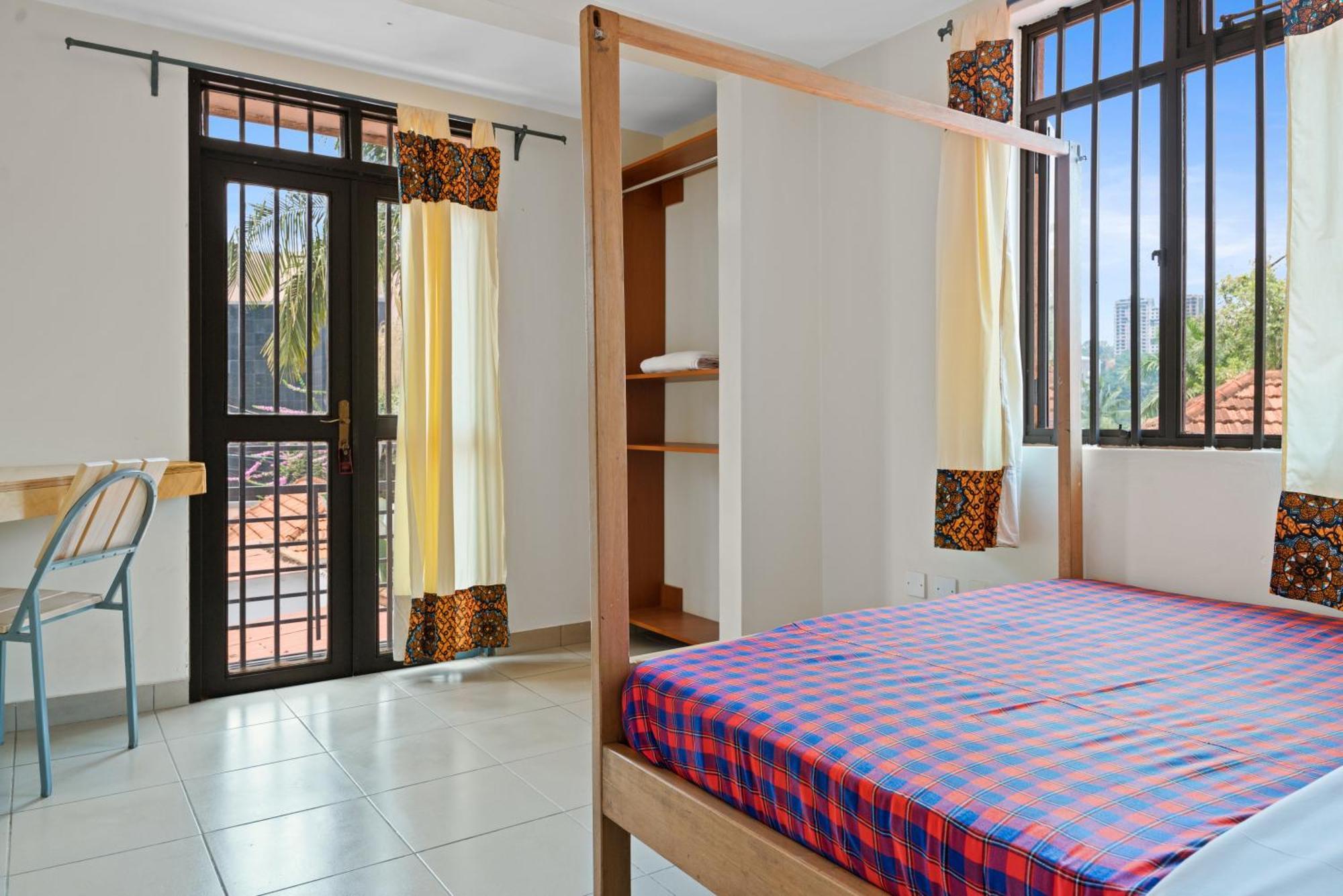 Bushpig Backpackers Hostel Kampala Bagian luar foto