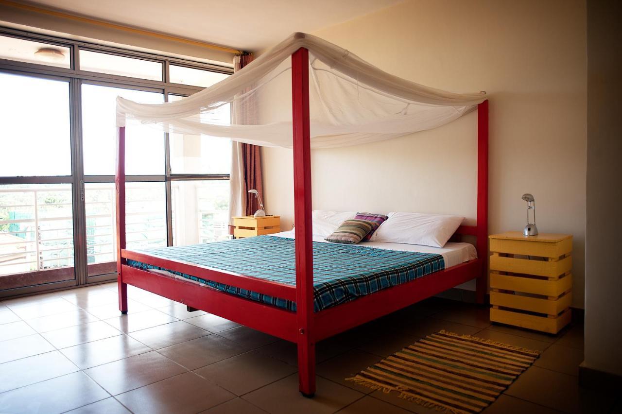 Bushpig Backpackers Hostel Kampala Bagian luar foto