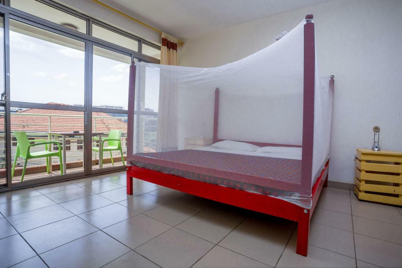 Bushpig Backpackers Hostel Kampala Bagian luar foto