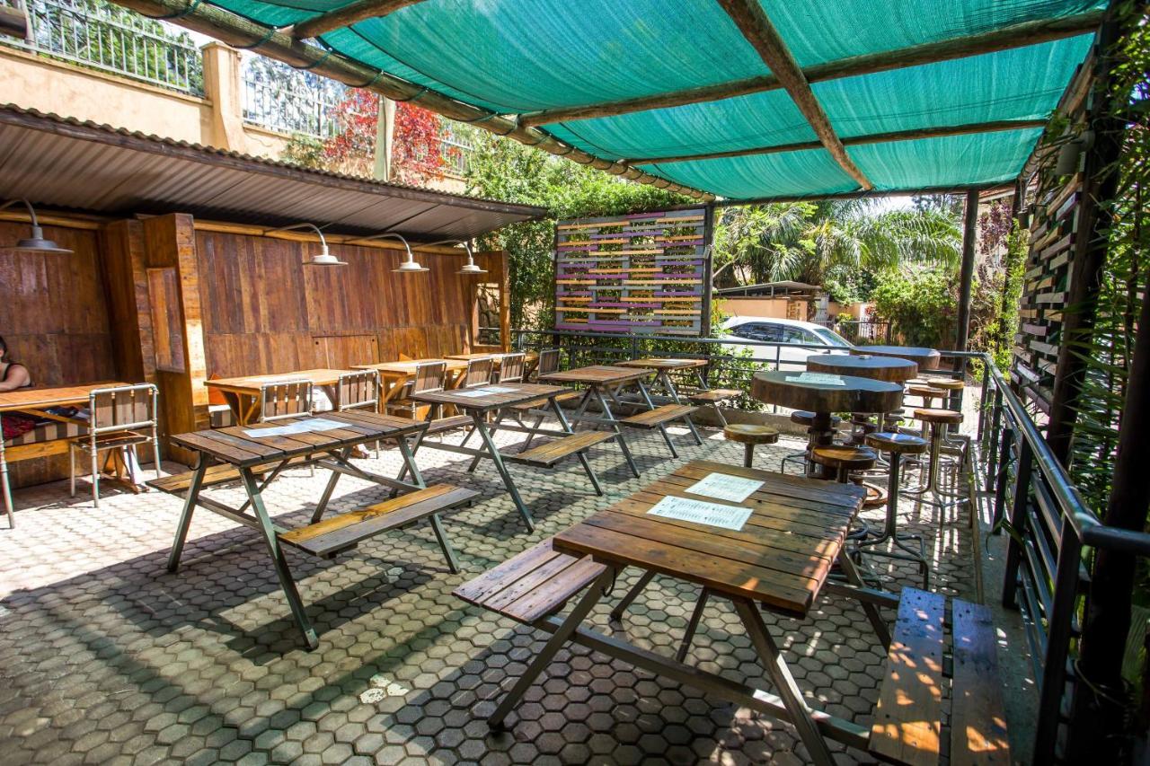 Bushpig Backpackers Hostel Kampala Bagian luar foto