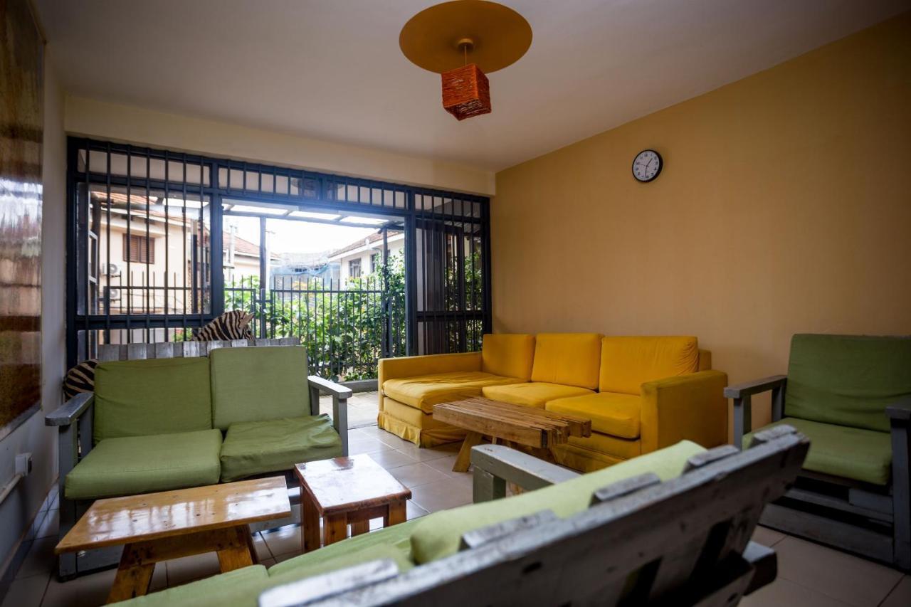 Bushpig Backpackers Hostel Kampala Bagian luar foto